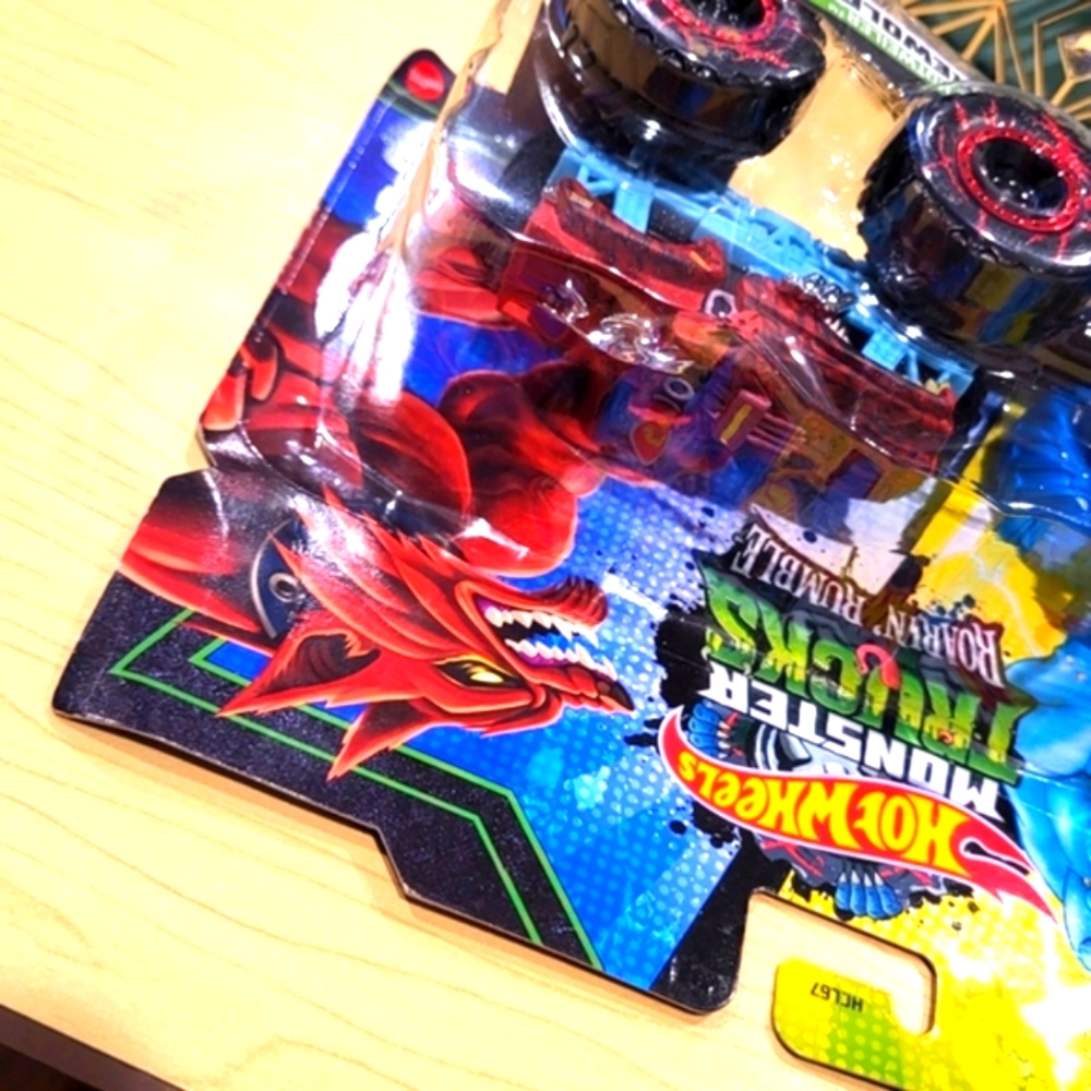 Monster Trucks Roarin' Rumble Set - The Monster vs Werewolf - Picture 15 of 16